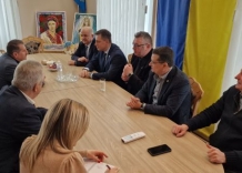 Obrady przy stole Prezesa WMK S.A., innych członków Zarządu z władzami Drohobyczam na czele z Tarasem Kuczmą - Merem Drohobycza.